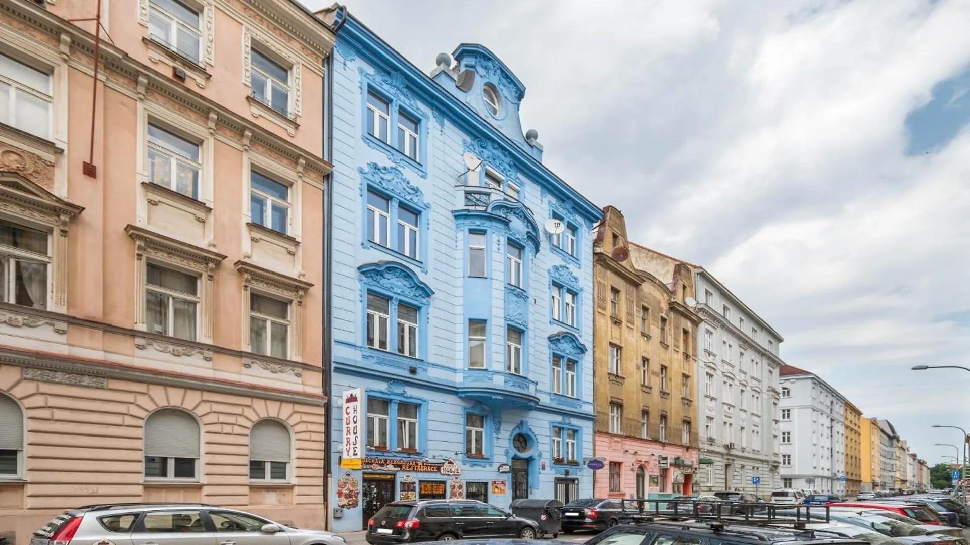 7Th Heaven Apartment Close To Metro And Center Prag